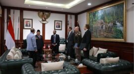 President Amerika SerikatJoe Biden mengucapkan selamat kepada calon Prabowo Subianto melalui surat resmi, diantar langsungDuta Besar Amerika Serikat untuk ASEAN Yohannes Abraham. (Dok. Tim Media Prabowo)