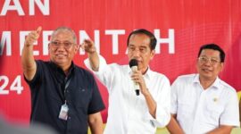 Presiden Jokowi kembali memantau oleh bersama Kepala Badan Pangan Nasional (Bapanas) Arief Prasetyo Adi dan Direktur Utama Perum Bulog Bayu Krisnamurthi. (Dok. Tim Komunikasi Bapanas)