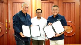 Kepala Badan Pangan Nasional (Bapanas) Arief Prasetyo Adi menyaksikan kolaborasi antara Perum Bulog dengan PT Pupuk Indonesia. (Dok. Tim Komunikasi Bapanas)