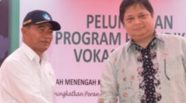 Menteri Koordinator Bidang Pembangunan Manusia dan Kebudayaan Muhadjir Effendy dan Menteri Koordinator Bidang Perekonomian Airlangga Hartarto. (Dok. Kemenperin.go.id)