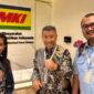 Dewan Pakar Masyarakat Ketenagalistrikan Indonesia (MKÌ) Riki Ibrahim bersama tokoh perempuan Yofani Yuki dan Pimpinan Comestoarra.com Arief Noerhidayat. (Dok. Comestoarra.com)