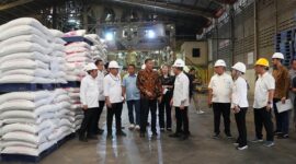 Menteri Perdagangan, Zulkifli Hasan mengunjungi Pabrik PT JAPFA Comfeed, Cheil Jedang, dan PT Indofood CBP Sukses Makmur di Lampung Selatan. (Dok. kemendag.go.id)