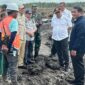 Menteri Pertanian, Andi Amran Sulaiman melakukan evaluasi terhadap progres optimalisasi lahan rawa seluas 40 ribu hektar yang tersebar di enam distrik. (Dok. Pertanian.go.id)