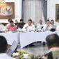 Wakil Menteri Pertanian (Wamentan), Sudaryono saat mengikuti Rapat Koordinasi Dalam Rangka Swasembada Pangan Nasional di Gedung Pakuan. (Dok. Kementerian Pertanian)
