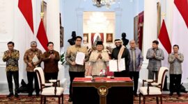 Presiden RI Prabowo Subianto  menggaet investor Qatar dalam penandatangan kesepakatan atau MoU investasi pembangunan 1 juta rumah untuk rakyat. (Facebook.com @Setkab RI)