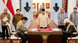 Presiden RI Prabowo Subianto menggaet investor Qatar dalam penandatangan kesepakatan atau MoU investasi pembangunan 1 juta rumah untuk rakyat. (Facebook.com @Setkab RI)

