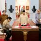 Presiden RI Prabowo Subianto menggaet investor Qatar dalam penandatangan kesepakatan atau MoU investasi pembangunan 1 juta rumah untuk rakyat. (Facebook.com @Setkab RI)

