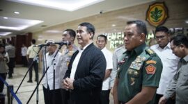 Sejumlah perwakilan pengusaha penggilingan padi dan beras swasta menandatangani purchase order (PO) di Auditorium Utama Kementerian Pertanian (Kementan), Jakarta. (Dok. Kementan)
