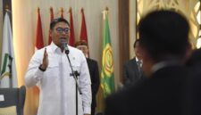 Wamentan Sudaryono memberikan sambutan dalam Pelantikan Pengurus Pusat PERHIMPI, menekankan pentingnya data cuaca untuk masa depan pertanian Indonesia. (Dok. Kementan)

